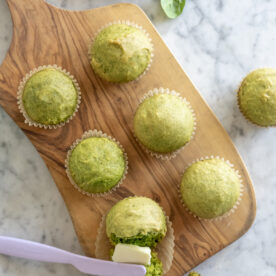 Spinach cake Muffins on a serving board.