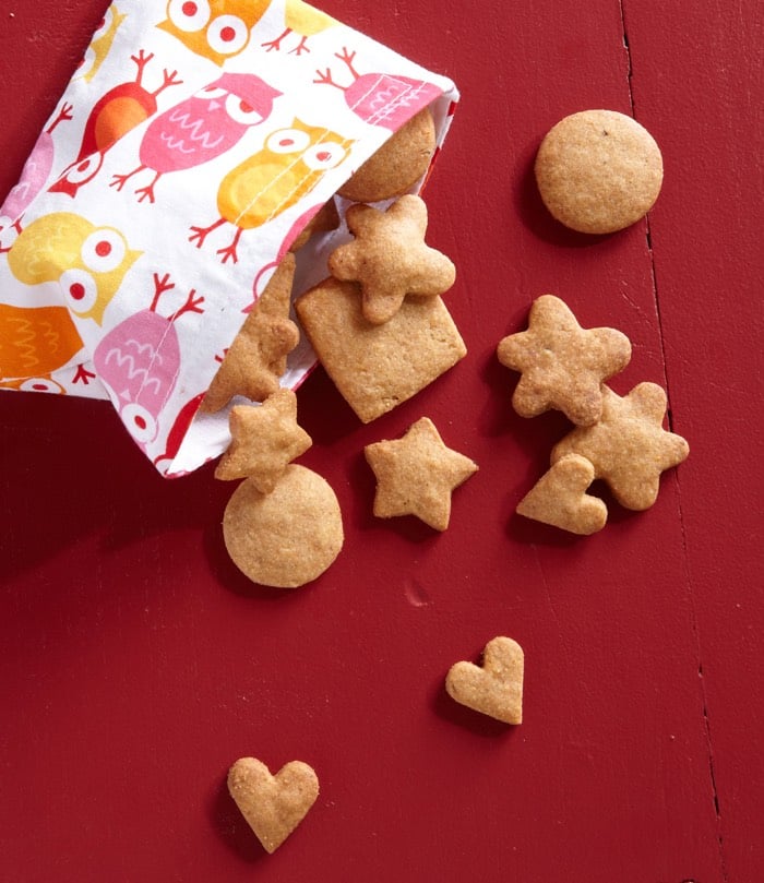 Whole Wheat Cheddar Crackers from weelicious.com