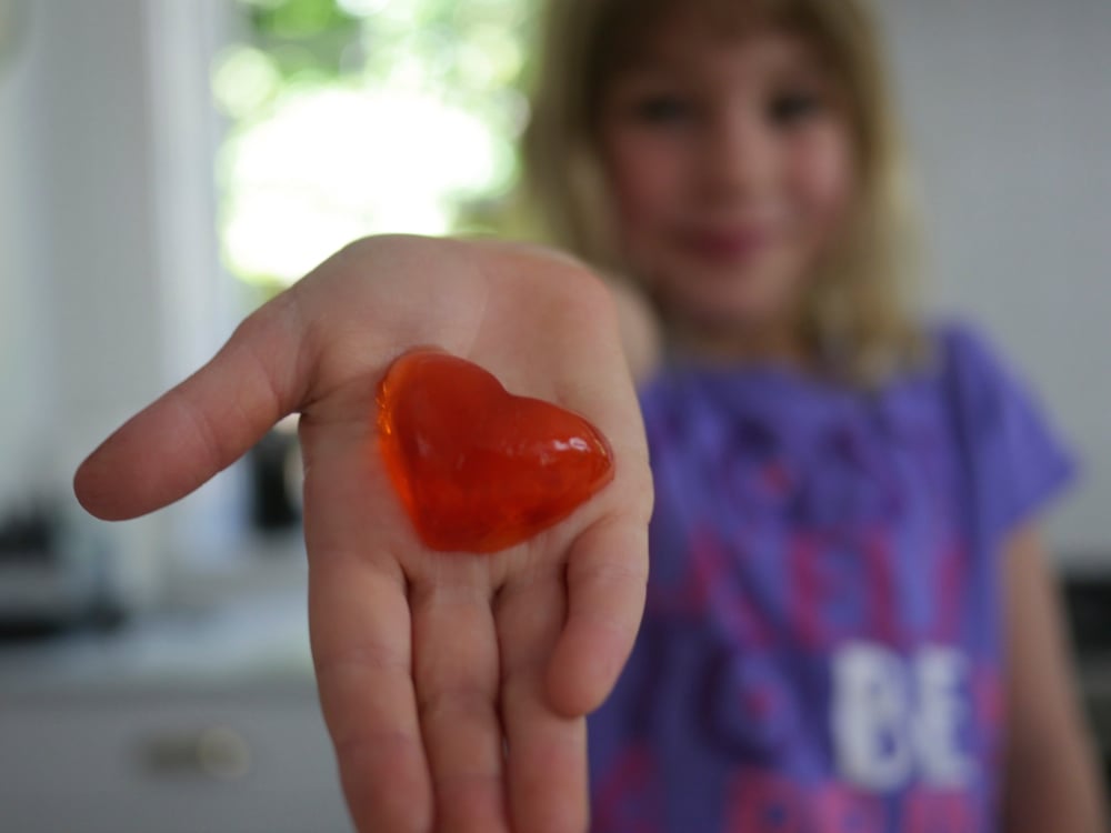 Vegan Strawberry Jello Hearts from Weelicious for @CAStrawberries #StrawberryRed