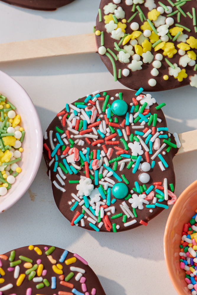 Chocolate Covered Apple Lollipops from Weelicious.com