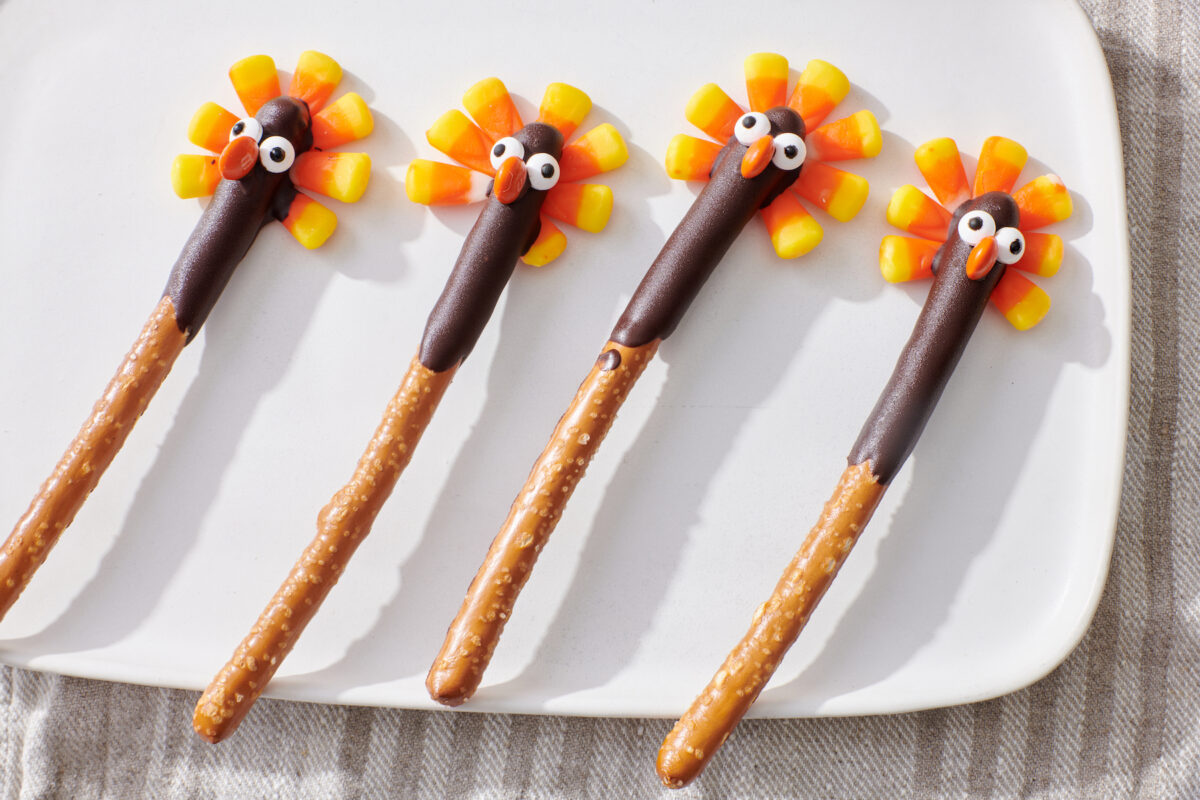 Thanksgiving turkey pretzel sticks on plate.