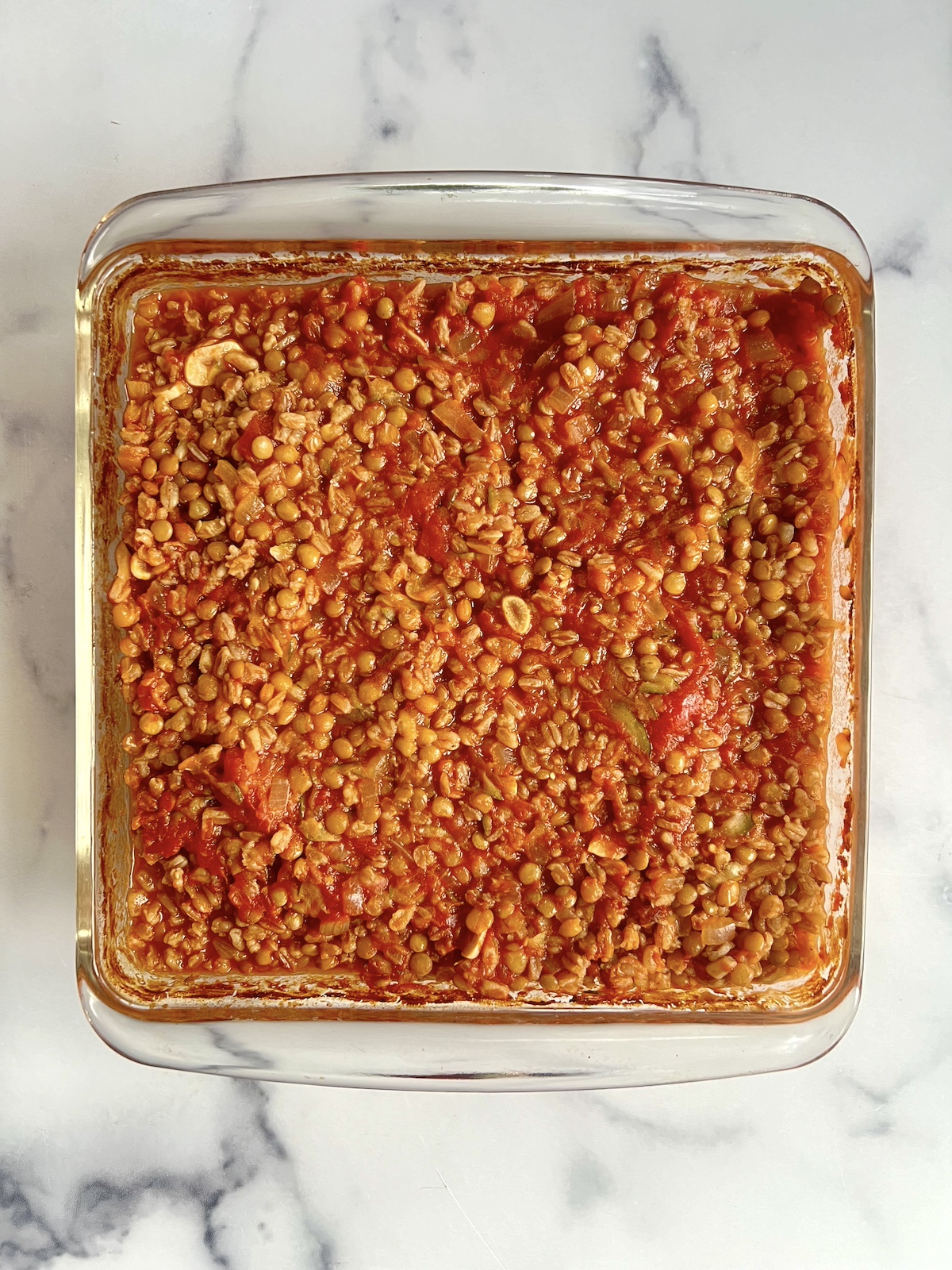 Baked farro with lentils and tomato.